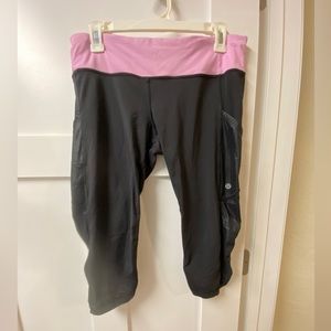 LIKE NEW Lululemon black cropped leggings